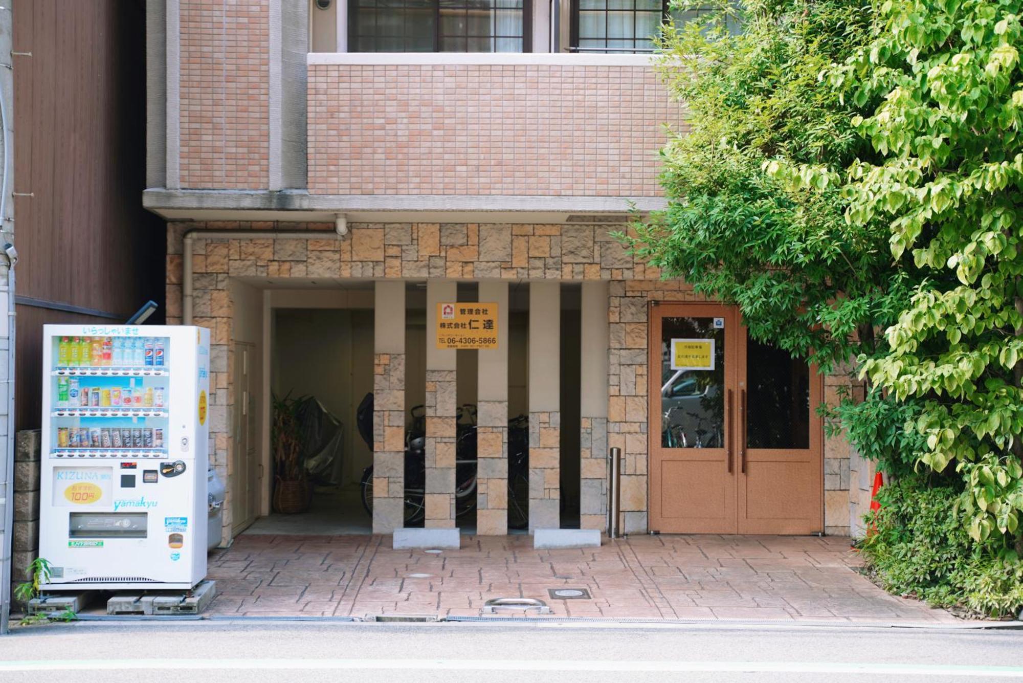 Kuromon Royal Apartment Osaka Exterior photo